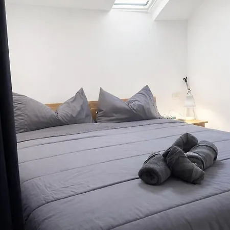 La Mansarda Modern House Appartement