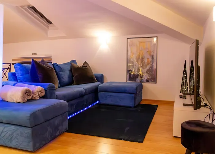 شقة La Mansarda Modern House