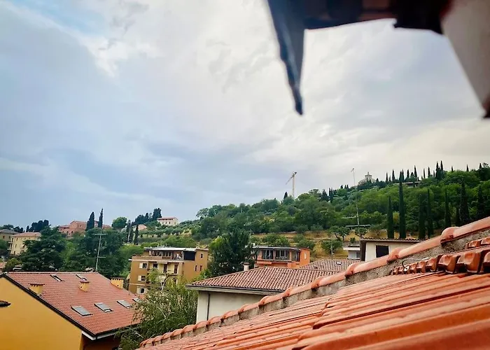 شقة La Mansarda Modern House *