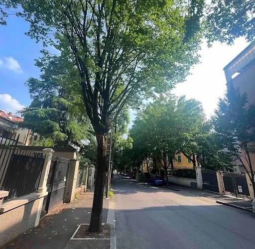 La Mansarda Modern House شقة *